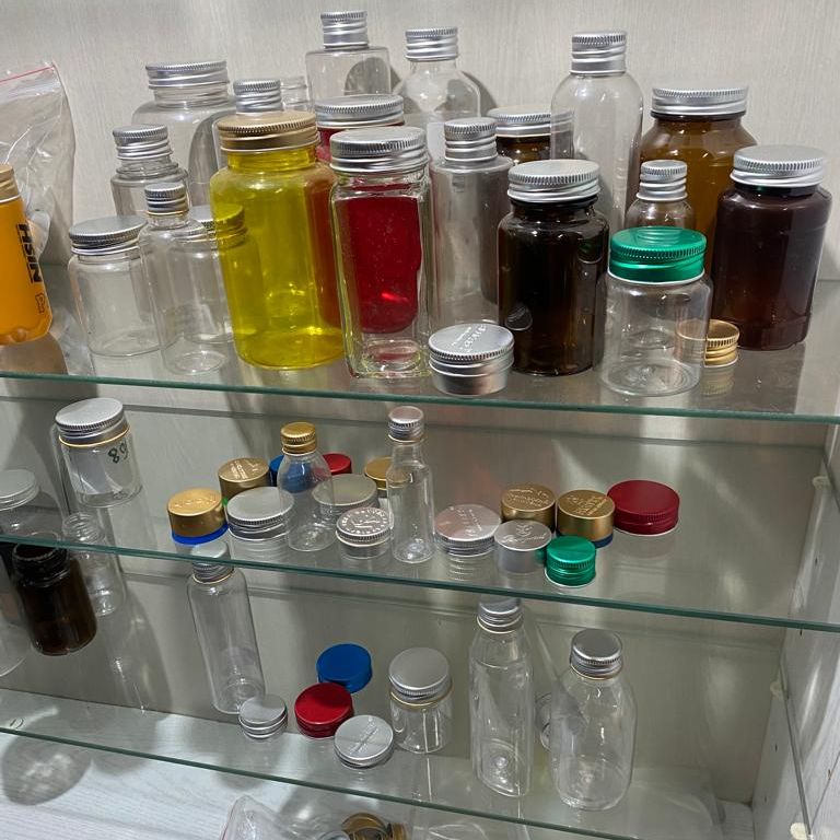 Алюминиевый колпак-крышка на флаконе